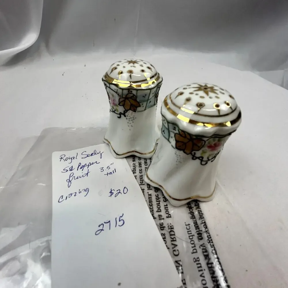 SKU2715 Vintage Royal Sealy Salt & Pepper Shakers Japan Fruit Porcelain 3.5